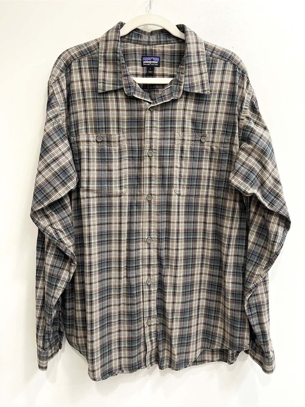 Patagonia men’s plaid button up shirt organic cotton green tan cream large